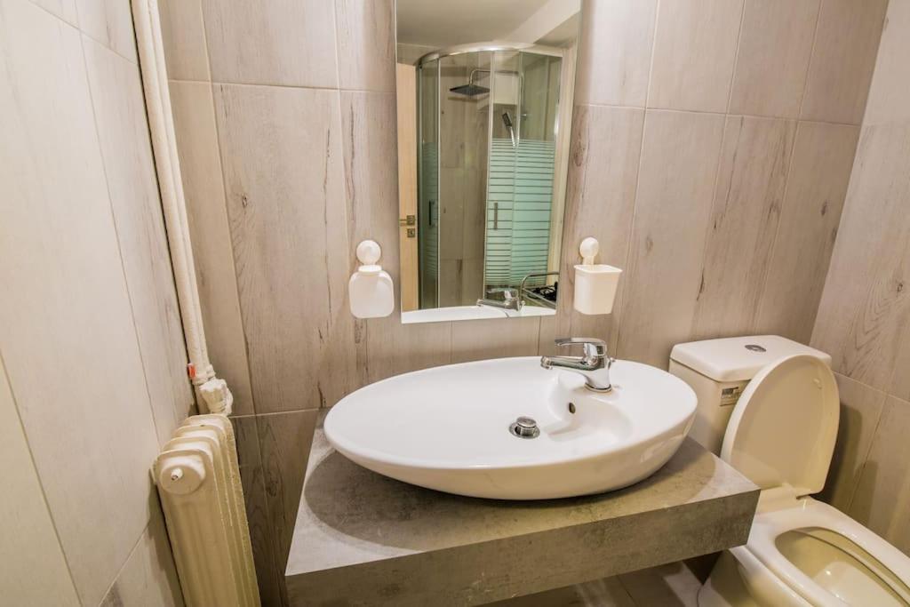 Apartment 2 Bedrooms Close To Metro Dafni In *