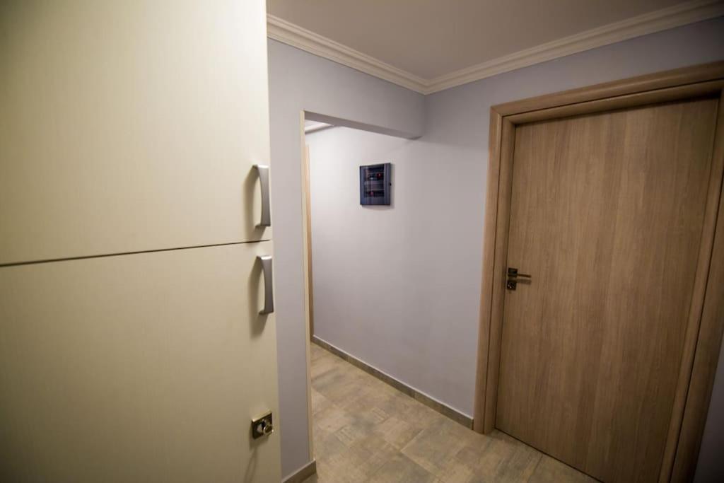 2 Bedrooms Close To Metro Dafni In *