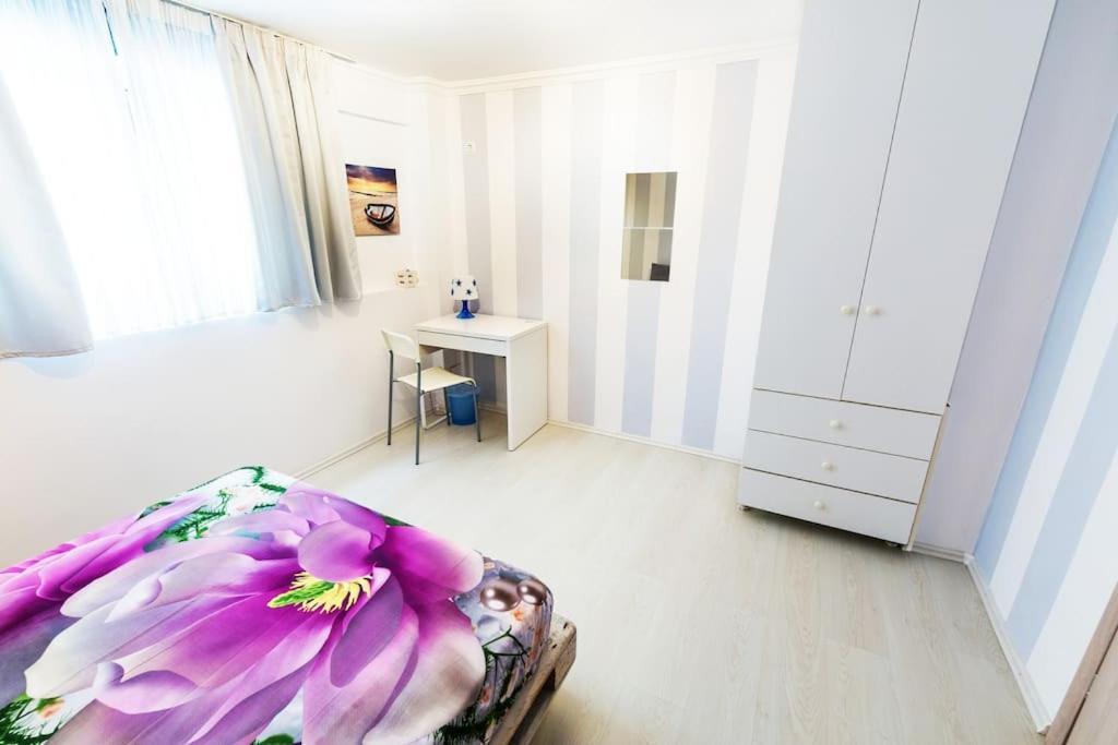 Apartment 2 Bedrooms Close To Metro Dafni In