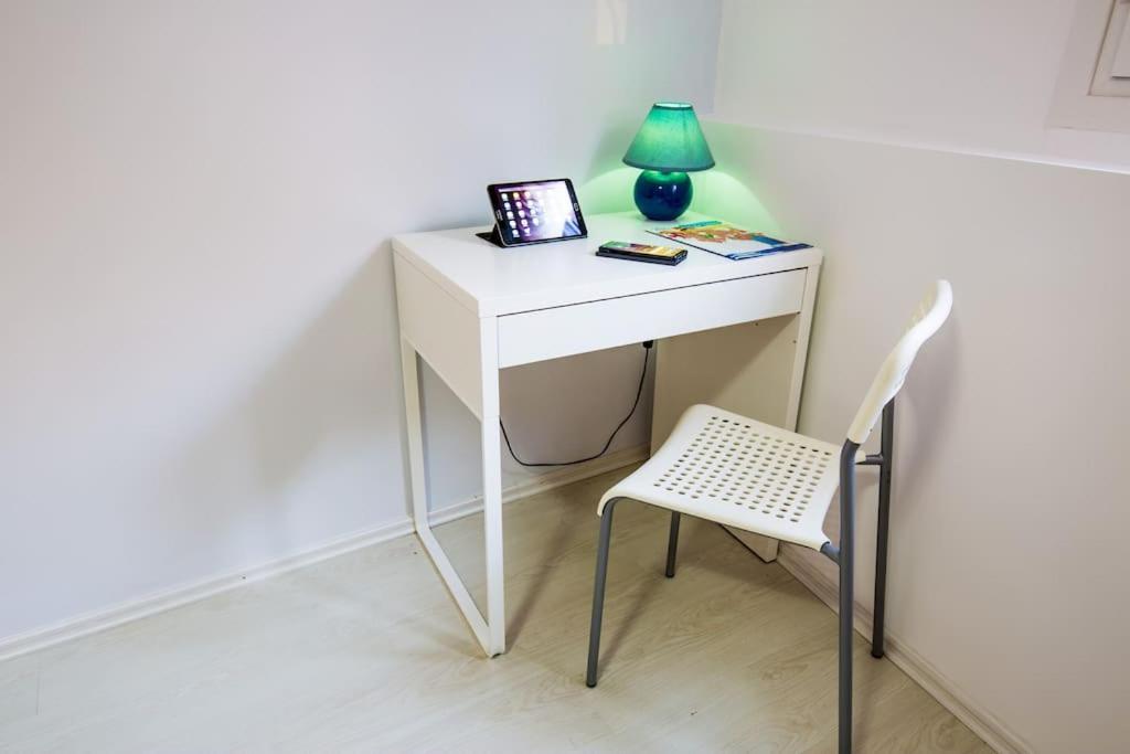 Apartament 2 Bedrooms Close To Metro Dafni In *