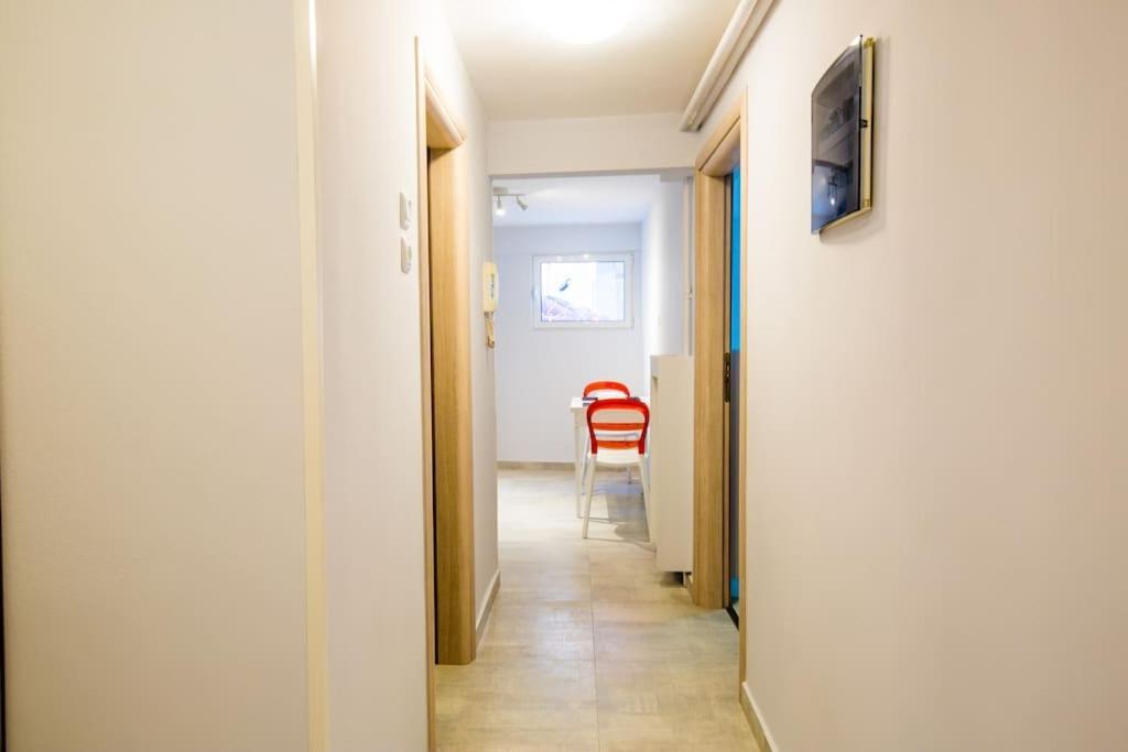 2 Bedrooms Close To Metro Dafni In Atena