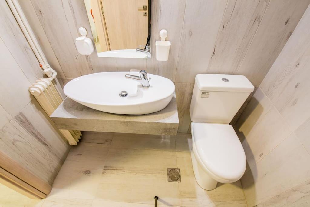 2 Bedrooms Close To Metro Dafni In Apartament