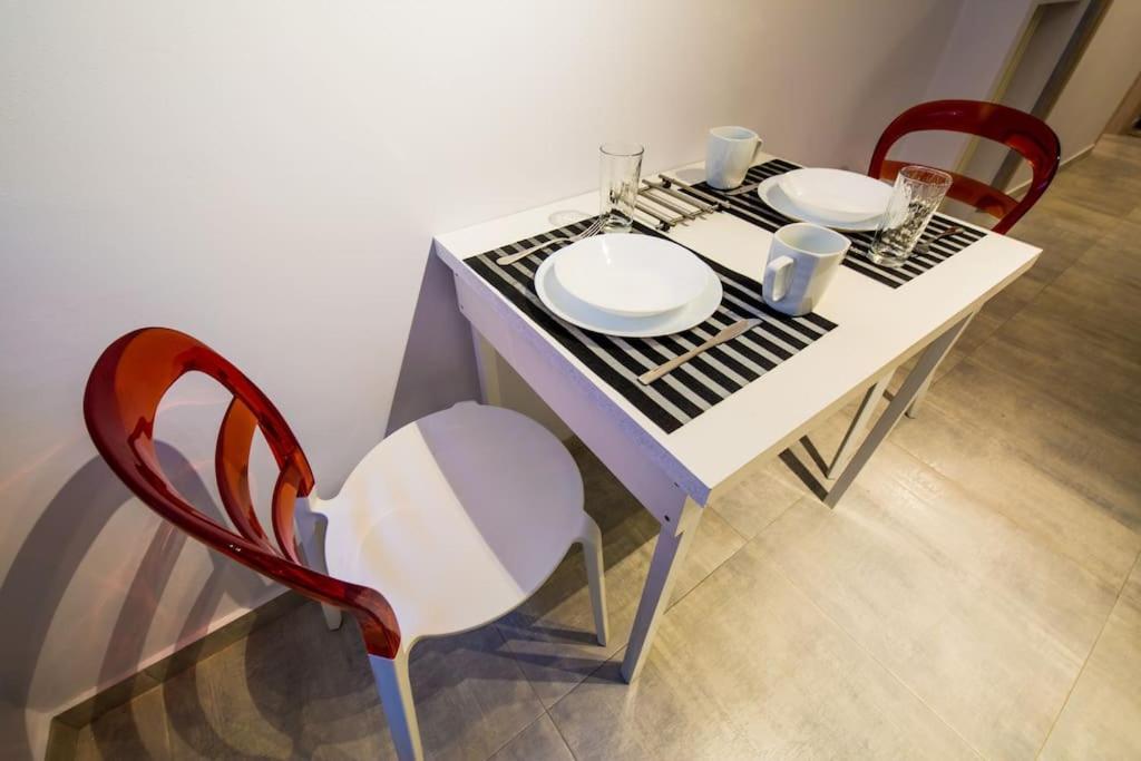 2 Bedrooms Close To Metro Dafni In